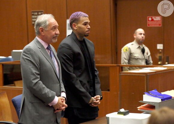 Chris Brown foi condenado em 2014 pela agressão que cometeu à Rihanna
