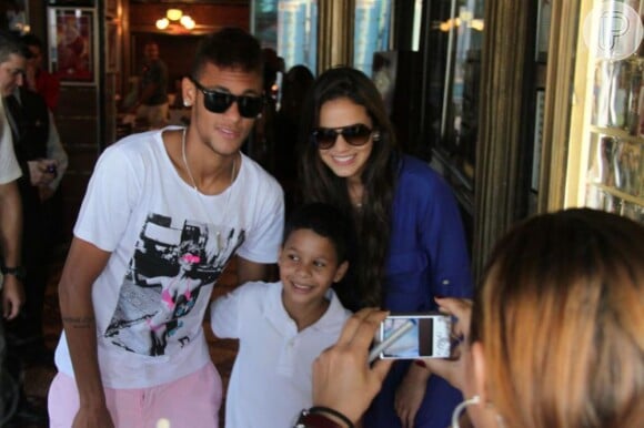 Bruna Marquezine está curtindo o namoro com o jogador Neymar. O romance foi assumido publicamente em plena Sapucaí, durante o Carnaval deste ano