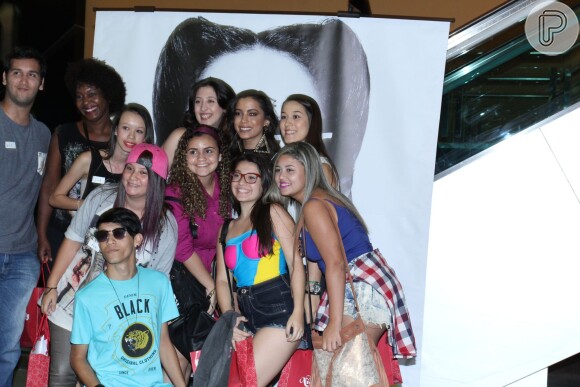 Um grupo de fãs do Rio de Janeiro teve a oportunidade de assistir em primeira mão ao novo clipe de Anitta
