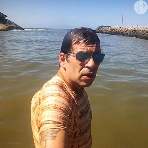 46 kg mais magro, Leandro Hassum postou uma foto na praia e dividiu seus seguidores, que encheram sua página de comentários: 'Seu magrelo', brincou um fã no último dia 7 de outubro de 2015