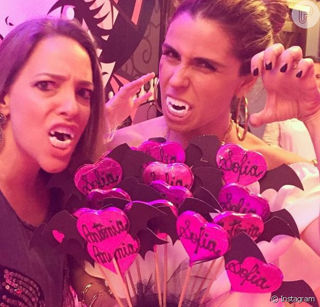 Giovanna Antonelli Comemora Aniversario Das Gemeas E Posa Com Dentes De Vampiro Purepeople