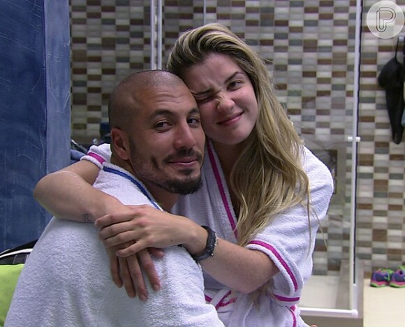 Aline e Fernando se conheceram dentro da casa do 'BBB15', reality show da Globo