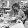 Márcia Marbá postou nessa sexta-feira (9) uma foto em que a atriz está toda contente enquanto toma seu café da manhã no hotel. Olha a cara de alegria!