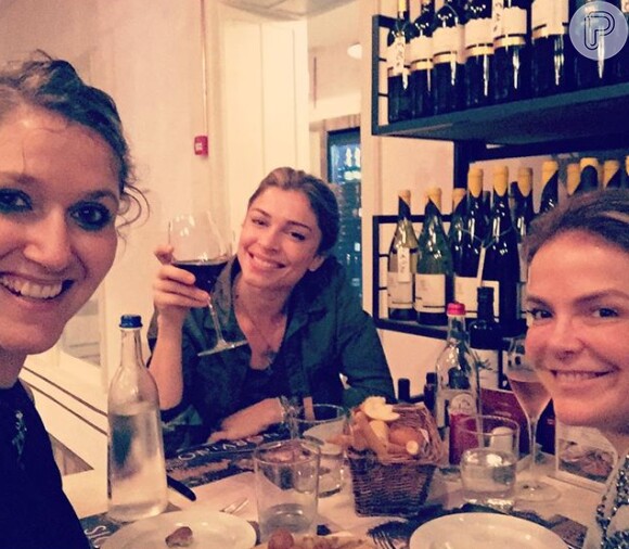 Grazi e Márcia Marbá jantaram com uma amiga ao chegarem a Verona e escolheram o restaurante Signorvino