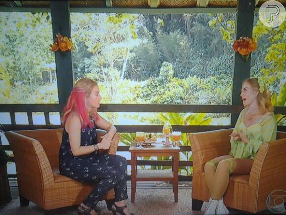 Angélica ficou com os cabelos rosas durante a entrevista