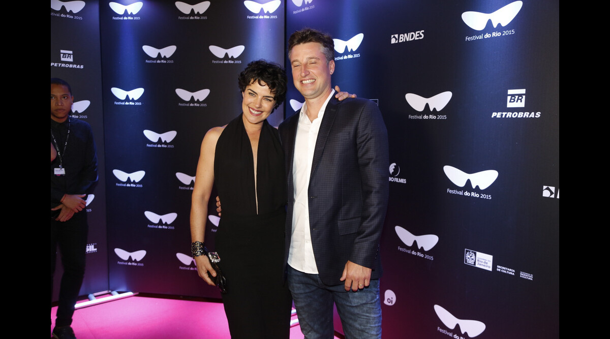 Foto: Ana Paula Arósio posa com o marido, Henrique Pinheiro Plombon, no ...