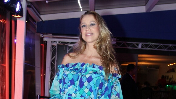 Luana Piovani exibe boa forma em sessão de gala de filme no Festival do Rio