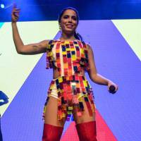 Anitta volta a subir no palco para comemorar o Dia das Crianças em São Paulo