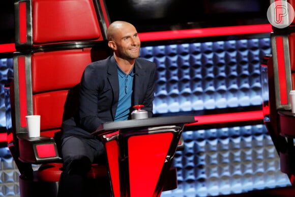 Adam Levine apareceu careca no 'The Voice' desta segunda-feira, 12 de outubro de 2015