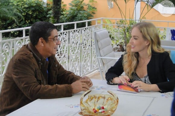 A apresentadora Angélica também conversa com Zeca Pagodinho no 'Estrelas' deste sábado, 3 de agosto de 2013
