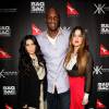 Kim Kardashian posa com Lamar Odom e a irmã Khloé, que já está em Las Vegas ao lado do ex-marido, encontrado inconsciente em um bordel