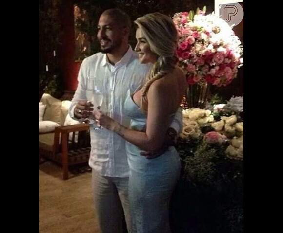 Fernando Medeiros e Aline Gotschalg celebraram o casamento com uma festa para familiares e amigos mais íntimos em um restaurante de Belvedere, em Belo Horizonte