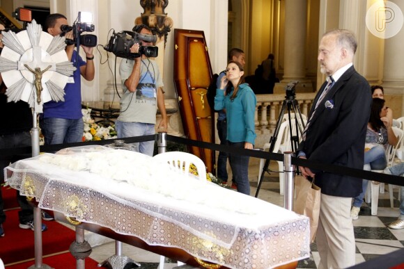 Famosos se despedem de Luiz Carlos Miele, em velório que acontece na Câmara Municipal do Rio nesta quinta-feira, 15 de outubro de 2015