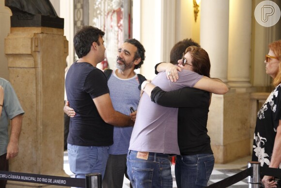 Famosos se despedem de Luiz Carlos Miele, em velório que acontece na Câmara Municipal do Rio nesta quinta-feira, 15 de outubro de 2015