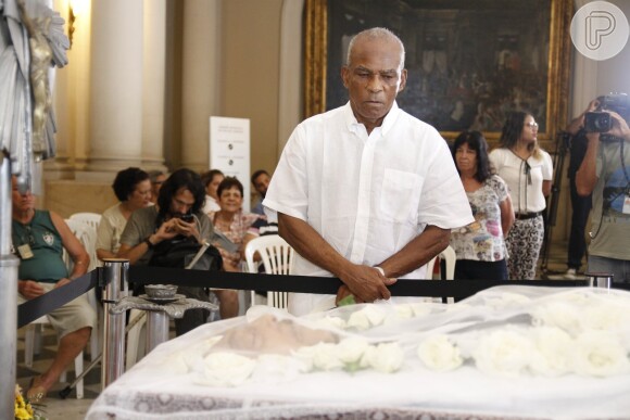 Famosos se despedem de Luiz Carlos Miele, em velório que acontece na Câmara Municipal do Rio nesta quinta-feira, 15 de outubro de 2015