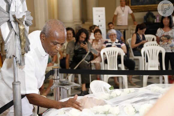 Famosos se despedem de Luiz Carlos Miele, em velório que acontece na Câmara Municipal do Rio nesta quinta-feira, 15 de outubro de 2015