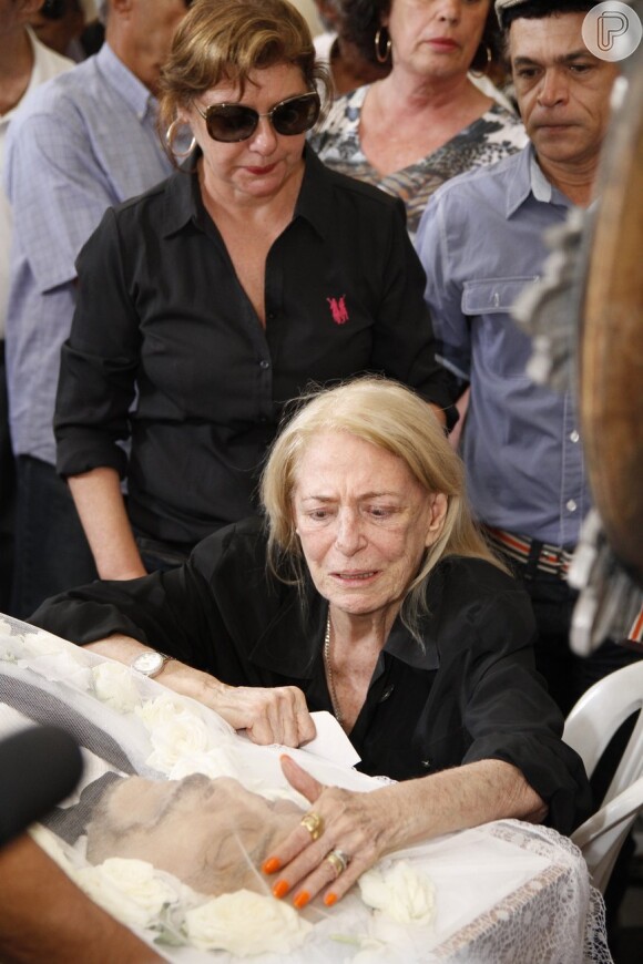 Famosos se despedem de Luiz Carlos Miele, em velório que acontece na Câmara Municipal do Rio nesta quinta-feira, 15 de outubro de 2015