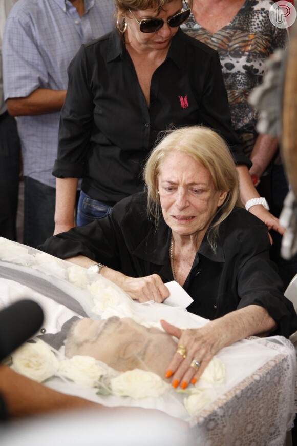 Famosos se despedem de Luiz Carlos Miele, em velório que acontece na Câmara Municipal do Rio nesta quinta-feira, 15 de outubro de 2015