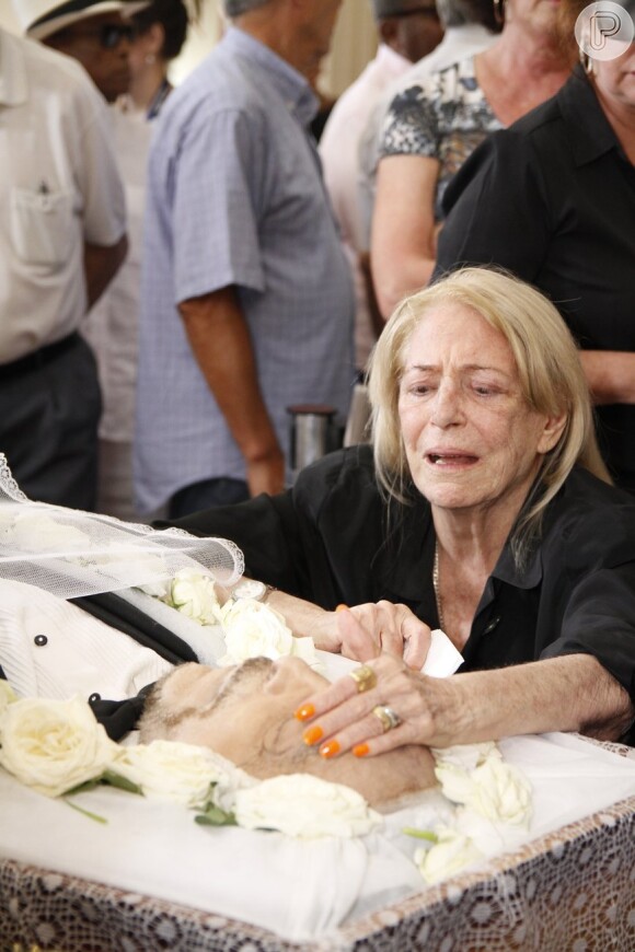 Famosos se despedem de Luiz Carlos Miele, em velório que acontece na Câmara Municipal do Rio nesta quinta-feira, 15 de outubro de 2015