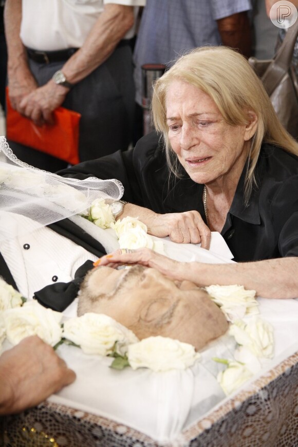 Famosos se despedem de Luiz Carlos Miele, em velório que acontece na Câmara Municipal do Rio nesta quinta-feira, 15 de outubro de 2015