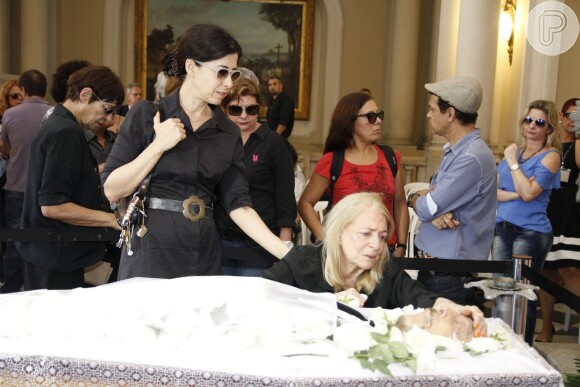 Famosos se despedem de Luiz Carlos Miele, em velório que acontece na Câmara Municipal do Rio nesta quinta-feira, 15 de outubro de 2015