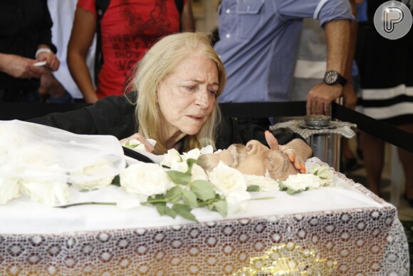 Famosos se despedem de Luiz Carlos Miele, em velório que acontece na Câmara Municipal do Rio nesta quinta-feira, 15 de outubro de 2015