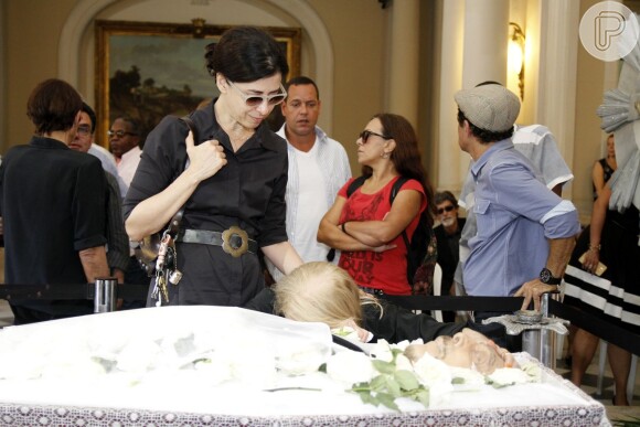 Famosos se despedem de Luiz Carlos Miele, em velório que acontece na Câmara Municipal do Rio nesta quinta-feira, 15 de outubro de 2015