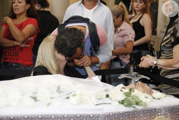 Famosos se despedem de Luiz Carlos Miele, em velório que acontece na Câmara Municipal do Rio nesta quinta-feira, 15 de outubro de 2015