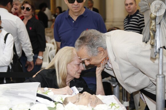 Famosos se despedem de Luiz Carlos Miele, em velório que acontece na Câmara Municipal do Rio nesta quinta-feira, 15 de outubro de 2015
