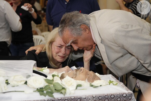 Famosos se despedem de Luiz Carlos Miele, em velório que acontece na Câmara Municipal do Rio nesta quinta-feira, 15 de outubro de 2015