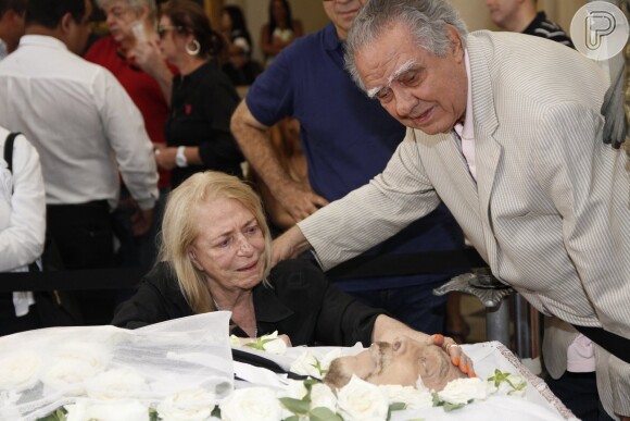Famosos se despedem de Luiz Carlos Miele, em velório que acontece na Câmara Municipal do Rio nesta quinta-feira, 15 de outubro de 2015