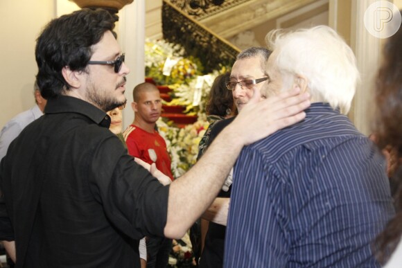 Famosos se despedem de Luiz Carlos Miele, em velório que acontece na Câmara Municipal do Rio nesta quinta-feira, 15 de outubro de 2015