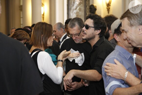 Famosos se despedem de Luiz Carlos Miele, em velório que acontece na Câmara Municipal do Rio nesta quinta-feira, 15 de outubro de 2015