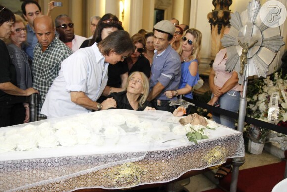 Famosos se despedem de Luiz Carlos Miele, em velório que acontece na Câmara Municipal do Rio nesta quinta-feira, 15 de outubro de 2015