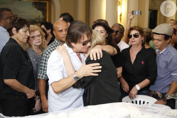 Famosos se despedem de Luiz Carlos Miele, em velório que acontece na Câmara Municipal do Rio nesta quinta-feira, 15 de outubro de 2015