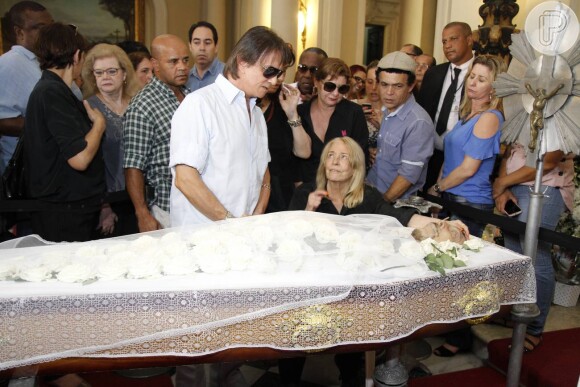 Famosos se despedem de Luiz Carlos Miele, em velório que acontece na Câmara Municipal do Rio nesta quinta-feira, 15 de outubro de 2015