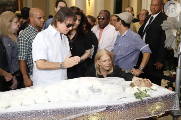 Famosos se despedem de Luiz Carlos Miele, em velório que acontece na Câmara Municipal do Rio nesta quinta-feira, 15 de outubro de 2015