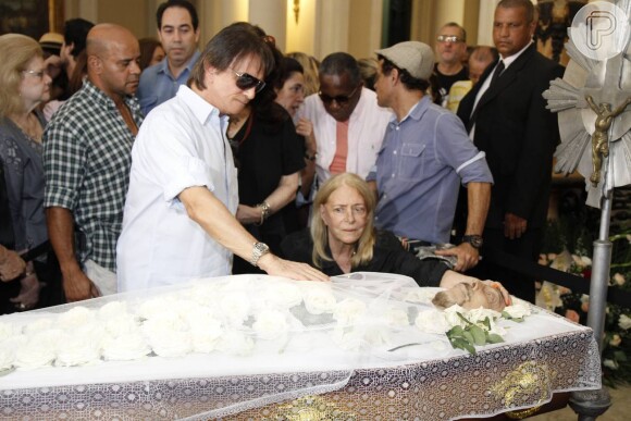 Famosos se despedem de Luiz Carlos Miele, em velório que acontece na Câmara Municipal do Rio nesta quinta-feira, 15 de outubro de 2015