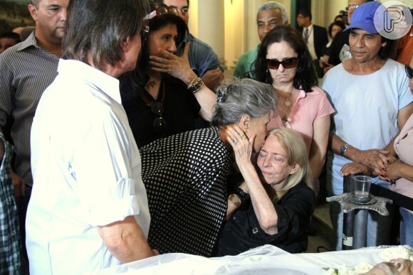 Famosos se despedem de Luiz Carlos Miele, em velório que acontece na Câmara Municipal do Rio nesta quinta-feira, 15 de outubro de 2015