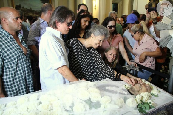 Famosos se despedem de Luiz Carlos Miele, em velório que acontece na Câmara Municipal do Rio nesta quinta-feira, 15 de outubro de 2015