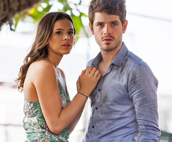 Mari (Bruna Marquezine) e Benjamin (Maurício Destri) descobrem que o incêndio em seu restaurante foi criminoso, na novela 'I Love Paraisópolis'