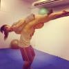 Para manter a boa forma, Sabrina Sato pratica Muay Thai e faz balé