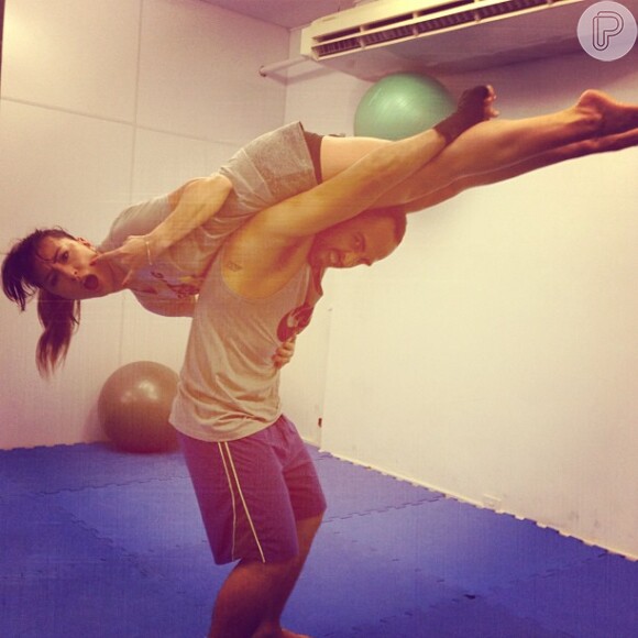 Para manter a boa forma, Sabrina Sato pratica Muay Thai e faz balé