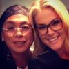 No Instagram, Celso Kamura posta fotos com suas amigas-clientes, como a apresentadora Ana Hickmann