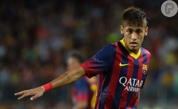 Neymar estreou pelo Barcelona no dia 30 de julho de 2013, contra o Lechia Gdask, da Polônia