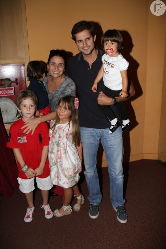 Giovanna Antonelli é casada com o diretor Leonardo Nogueira. Ela já declarou que o marido é o segundo pai de Pietro, da sua união com Murilo Benício