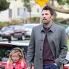 Ben Affleck leva a filha a filha mais velha, Violet, para a escola em Los Angeles, nos Estados Unidos, nesta quarta-feira, 12 de dezembro de 2012