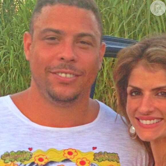 Durante as férias no balneário espanhol, Carol Magalhães encontrou com o ex-jogador Ronaldo