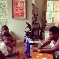 Filho de Usher brinca com o pai após acidente e cantor agradece aos fãs