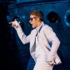 Fã do rei do pop, Justin Bieber faz coreografia de Michael Jackson em show nos Estados Unidos